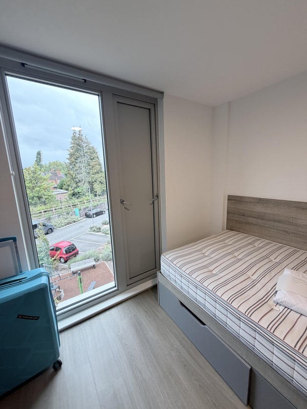 Room Albany Road in Coventry