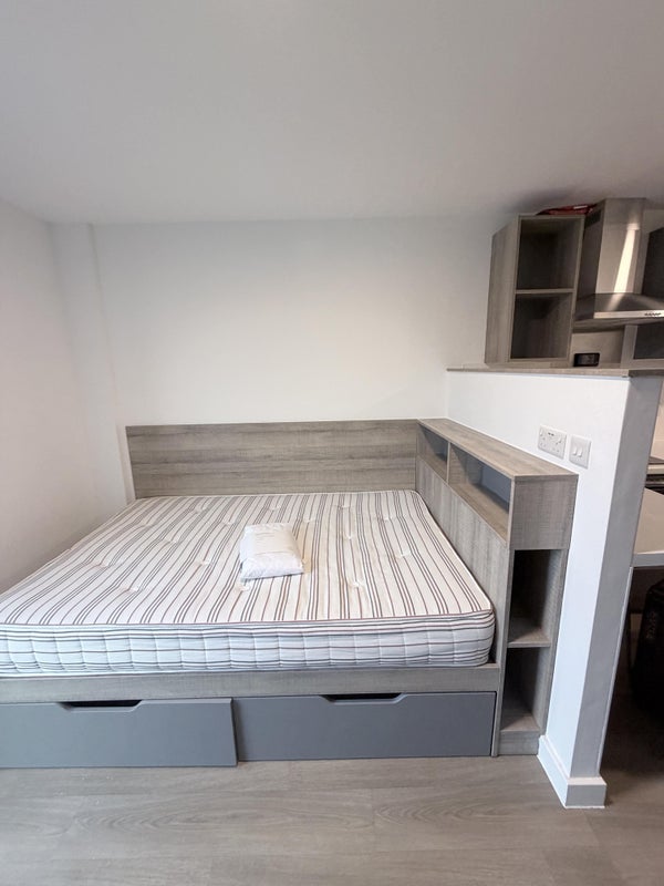 Room Albany Road in Coventry