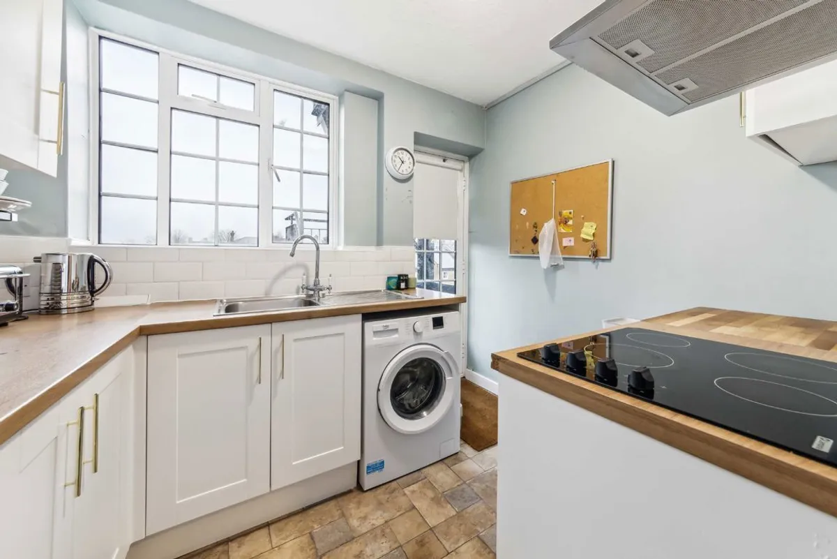 Flat Leigham Avenue in Greater London