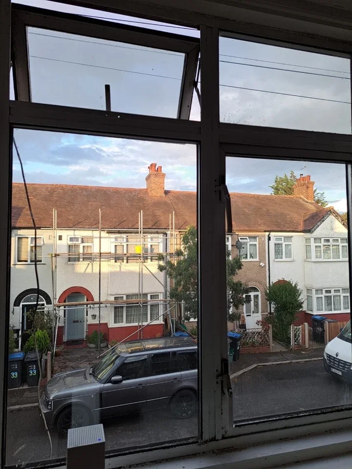 Room Montrose Gardens in Greater London