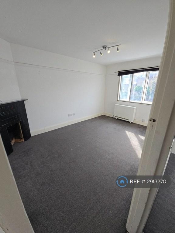 Flat Ware Road in Hoddesdon