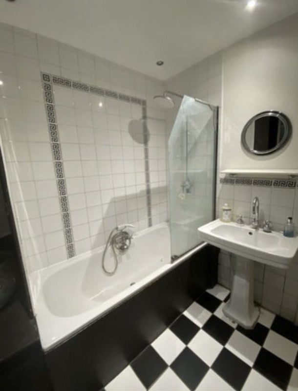 Room Alderney Street in City of Westminster