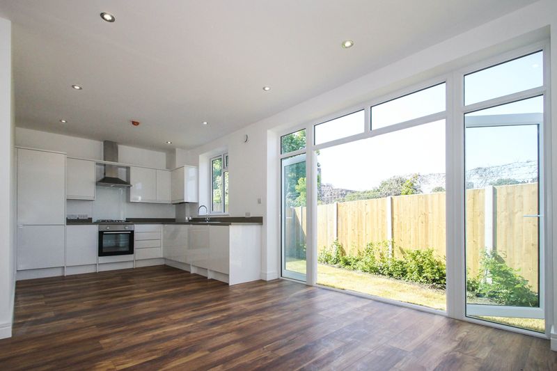 Flat Kenton Road in Greater London