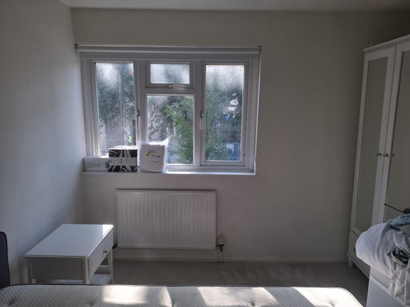 Room Collett Road in Greater London