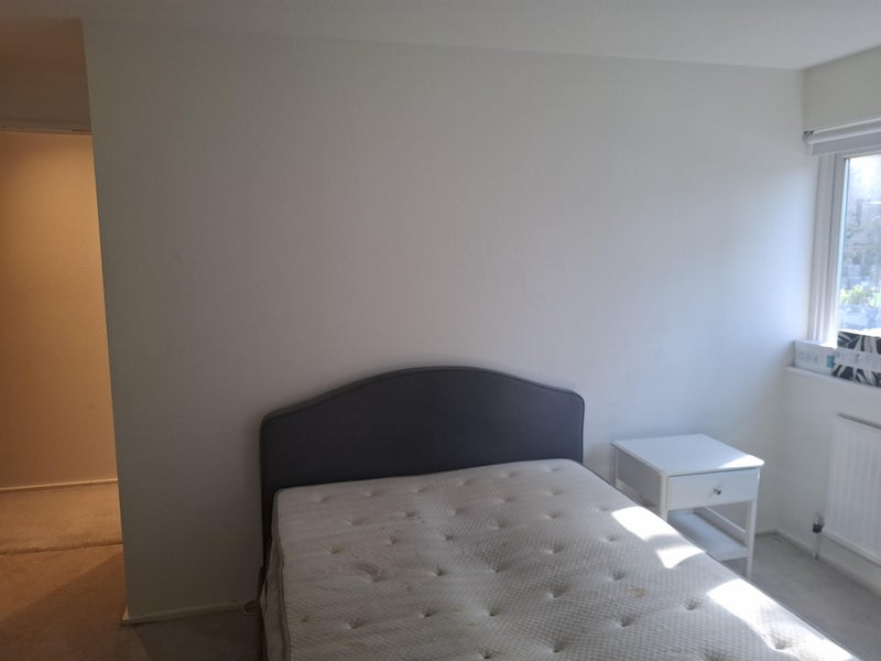 Room Collett Road in Greater London
