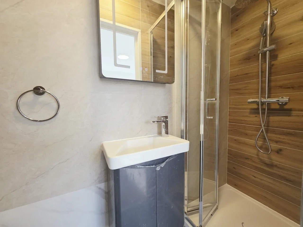 Room Bransgrove Road in Greater London