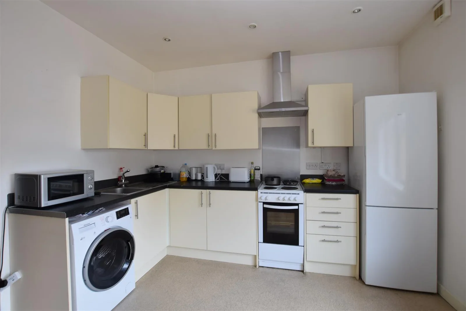 Flat Burnell Road in Greater London