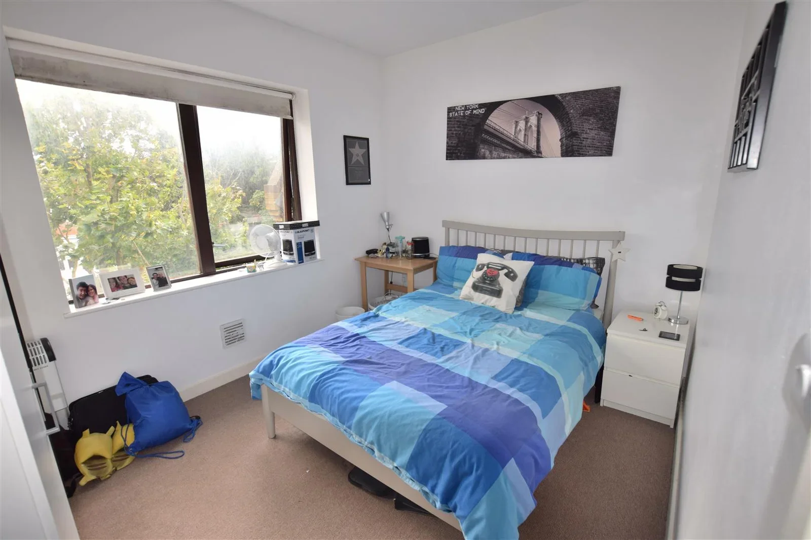 Flat Burnell Road in Greater London