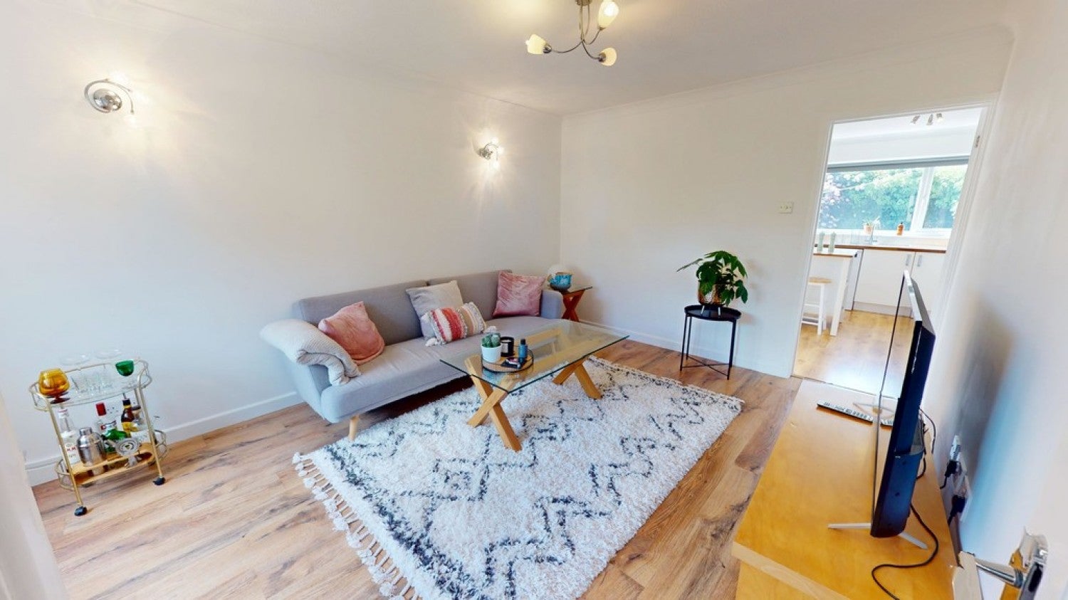 Room Golden Miller Road in Cheltenham