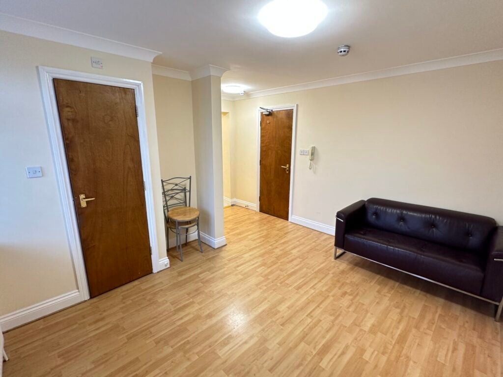Flat PROW 87 in Greater London