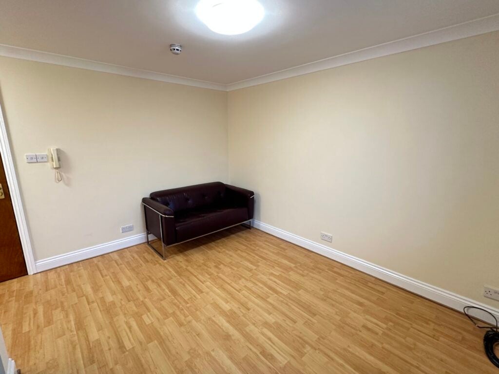 Flat PROW 87 in Greater London