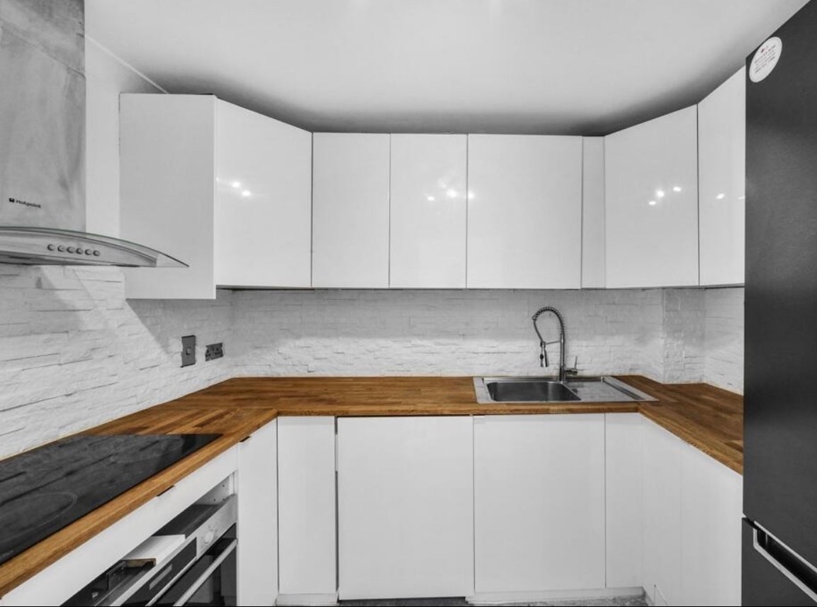 Flat Burrells Wharf Square in Greater London