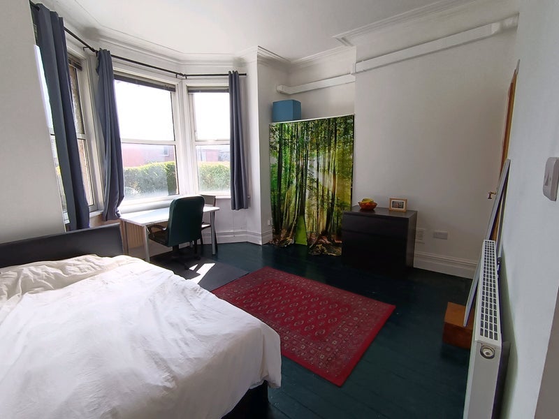 Room Bankfield Road in Leeds