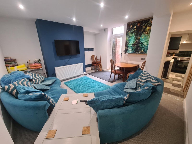 Room Bankfield Road in Leeds