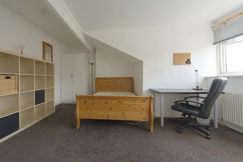 Room Bankfield Road in Leeds