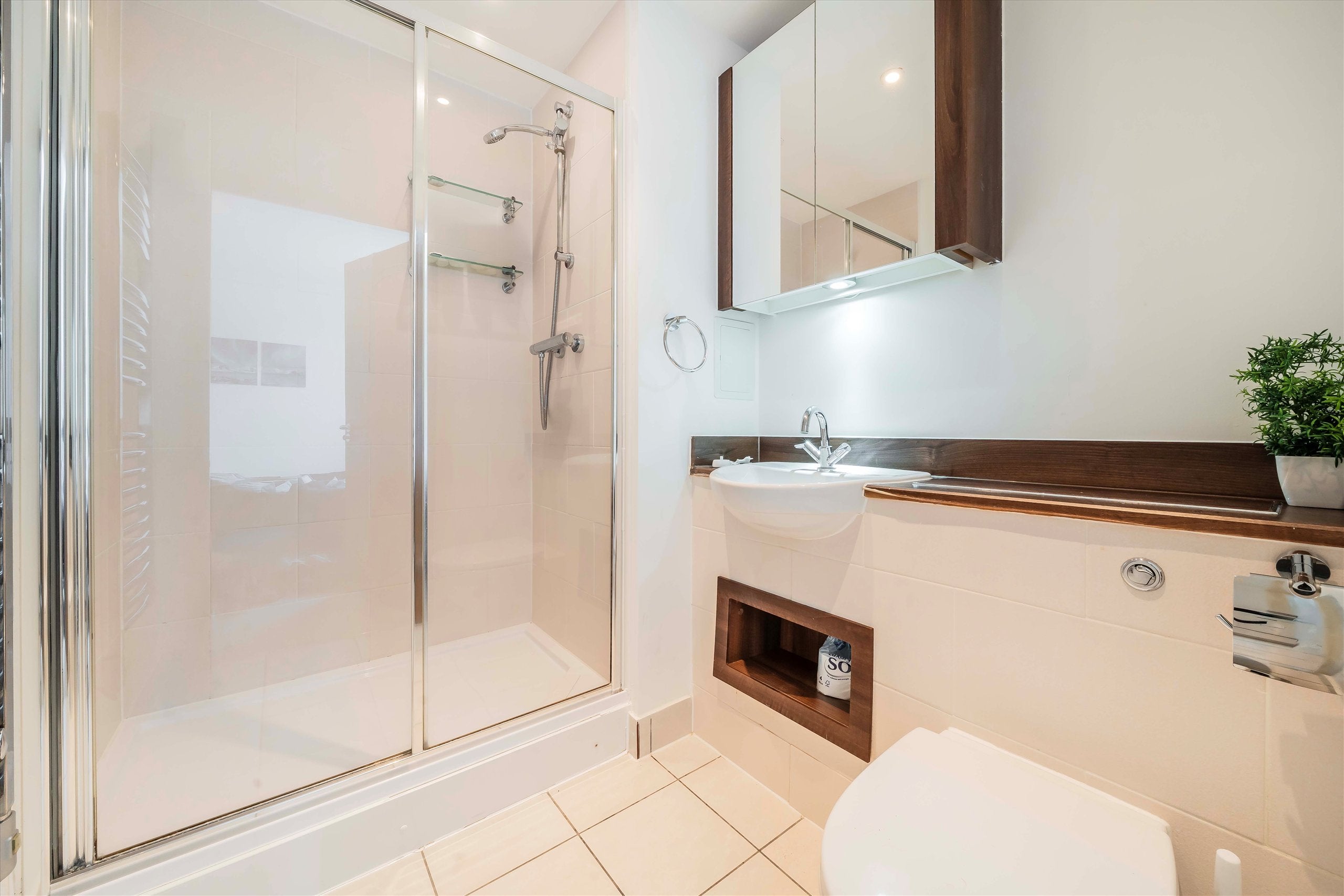 Flat Surrey Quays Road in Greater London
