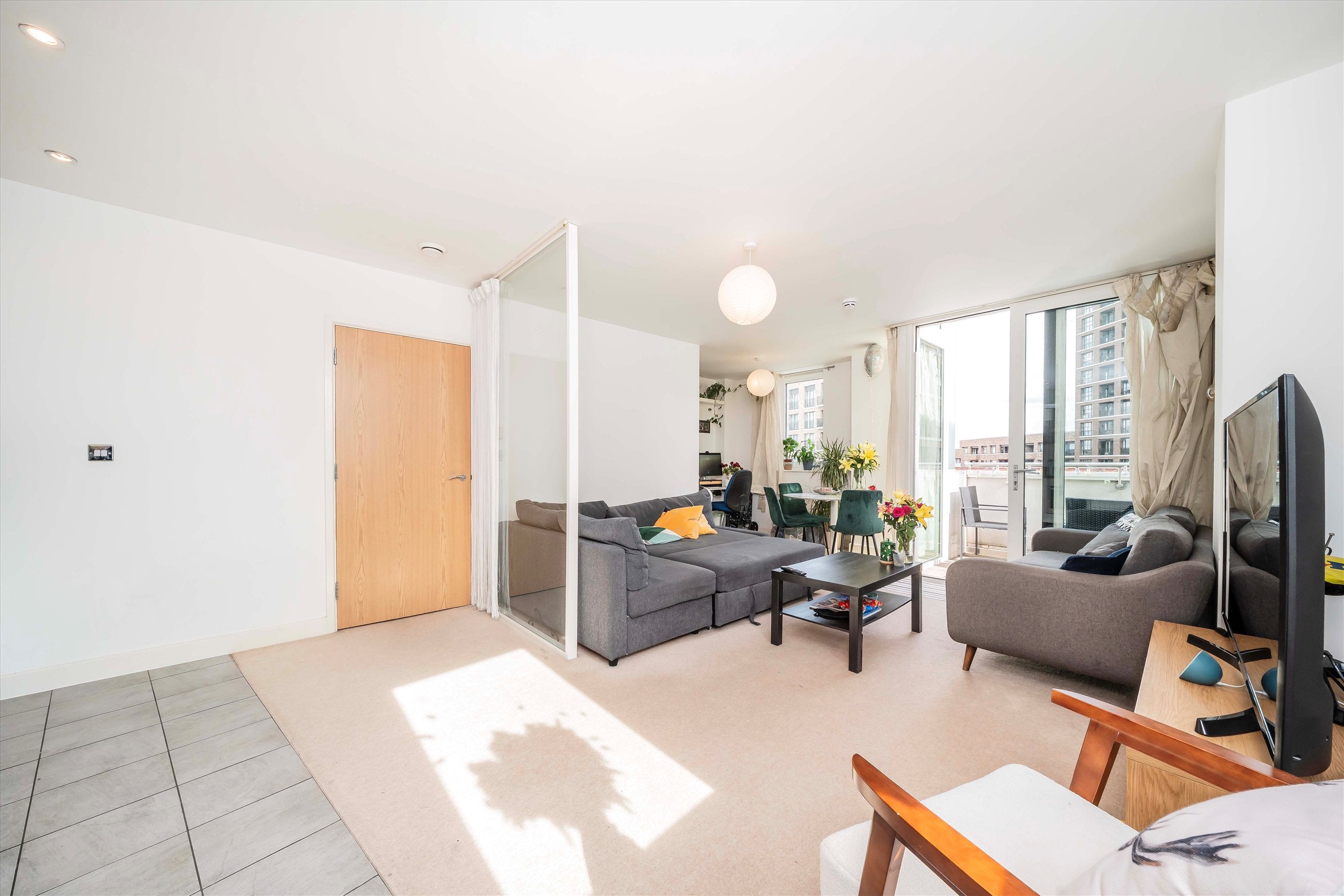 Flat Surrey Quays Road in Greater London