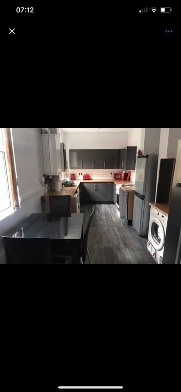 Room Thompson Road in Sheffield
