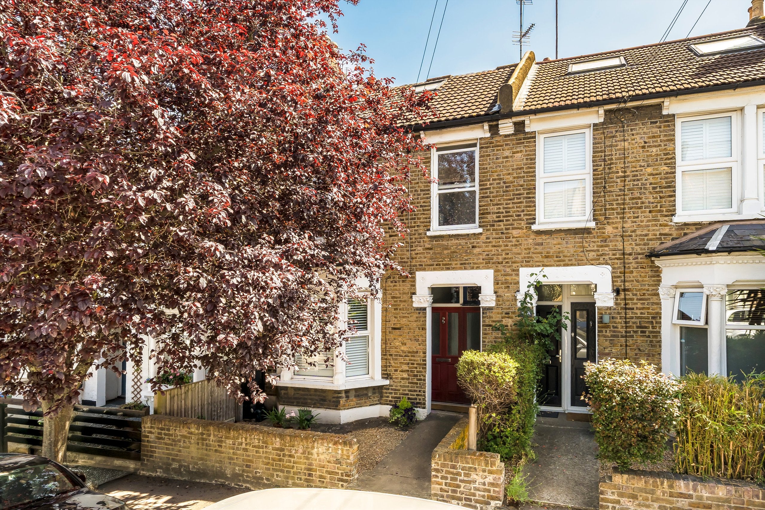 Flat Dupree Road in Greater London