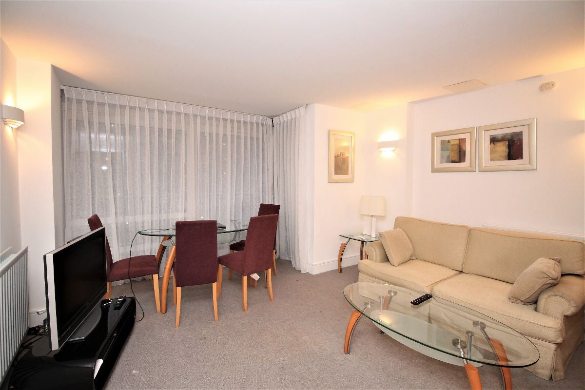 Flat Cassilis Road in Greater London