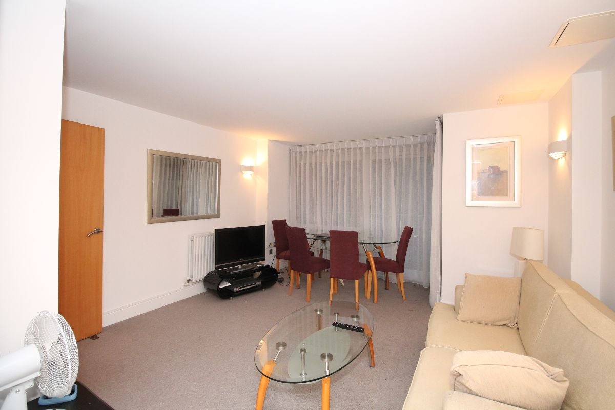 Flat Cassilis Road in Greater London