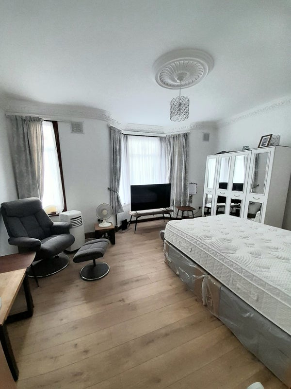 Room Seventh Avenue in Greater London