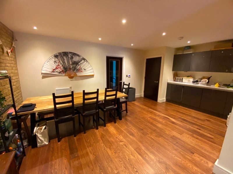 Room Turner Street in Greater London