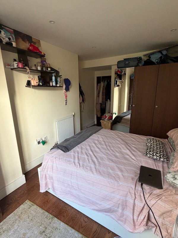 Room Turner Street in Greater London