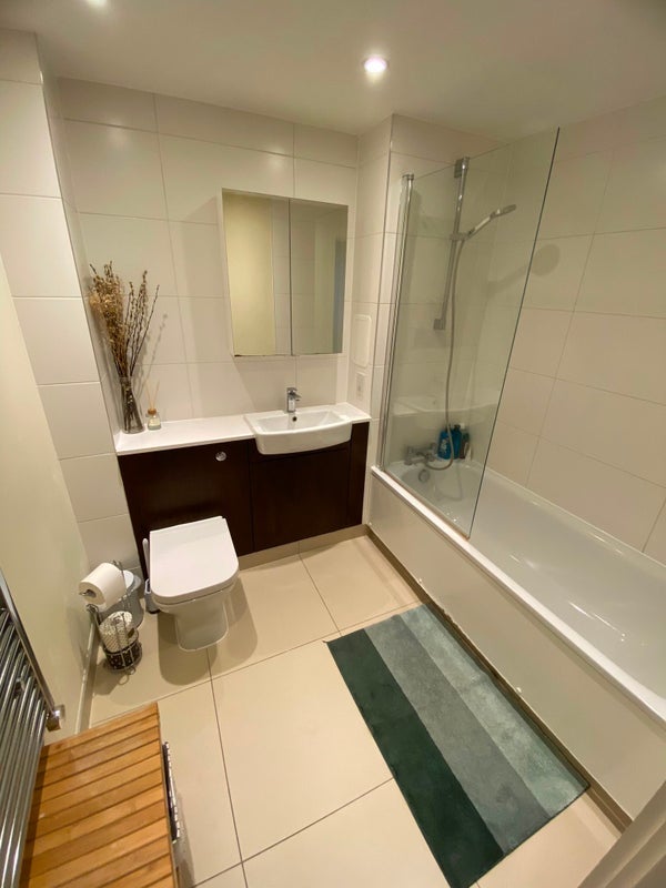 Room Turner Street in Greater London