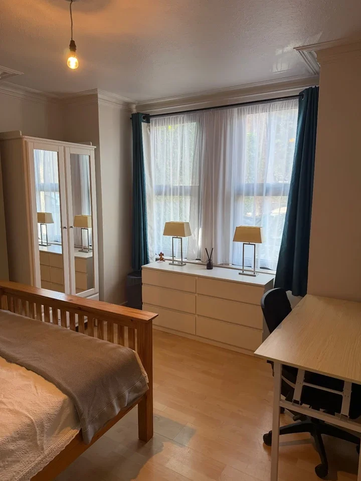 Room Northfield Avenue in Greater London