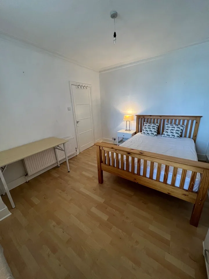 Room Northfield Avenue in Greater London