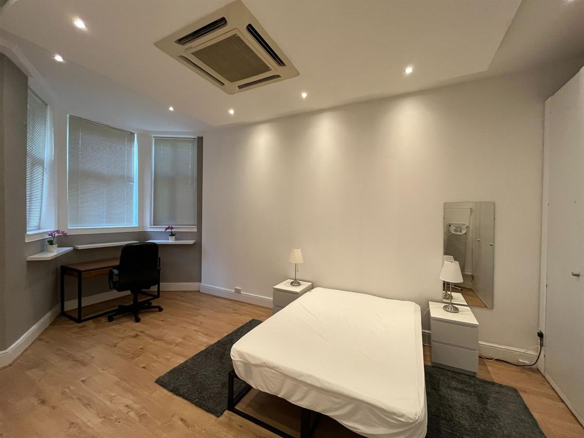 Flat Finchley Road in Greater London