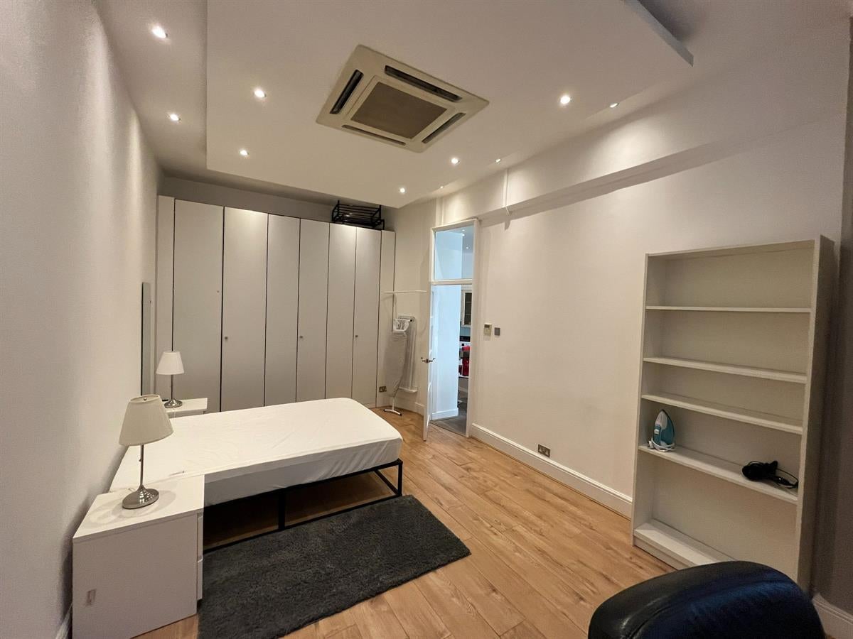 Flat Finchley Road in Greater London