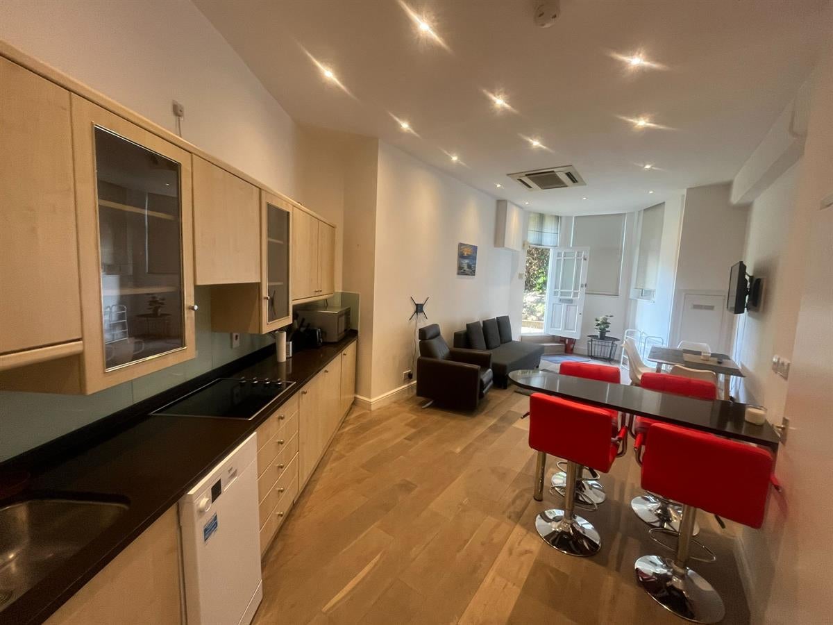 Flat Finchley Road in Greater London