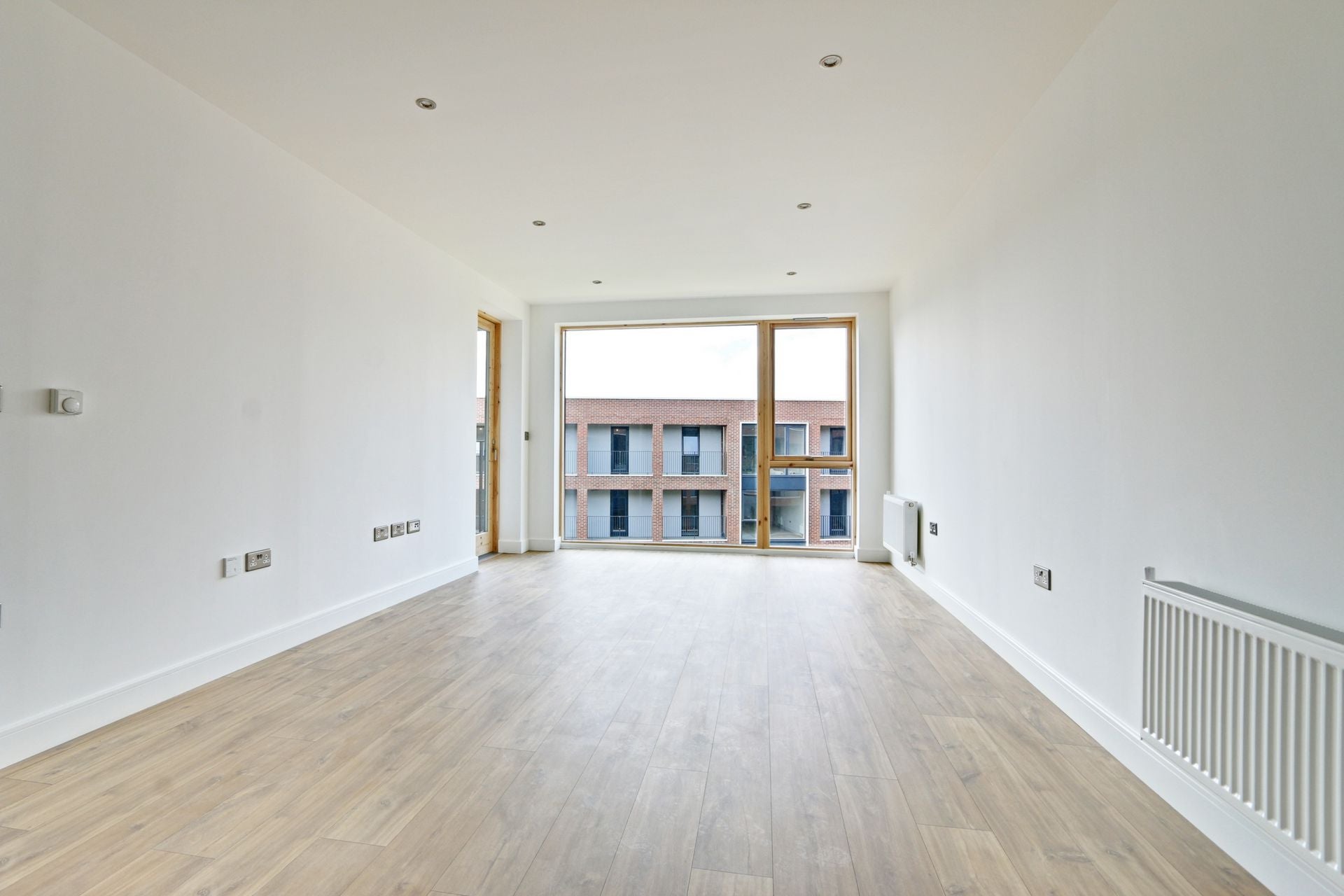Flat Ebony Crescent in Greater London