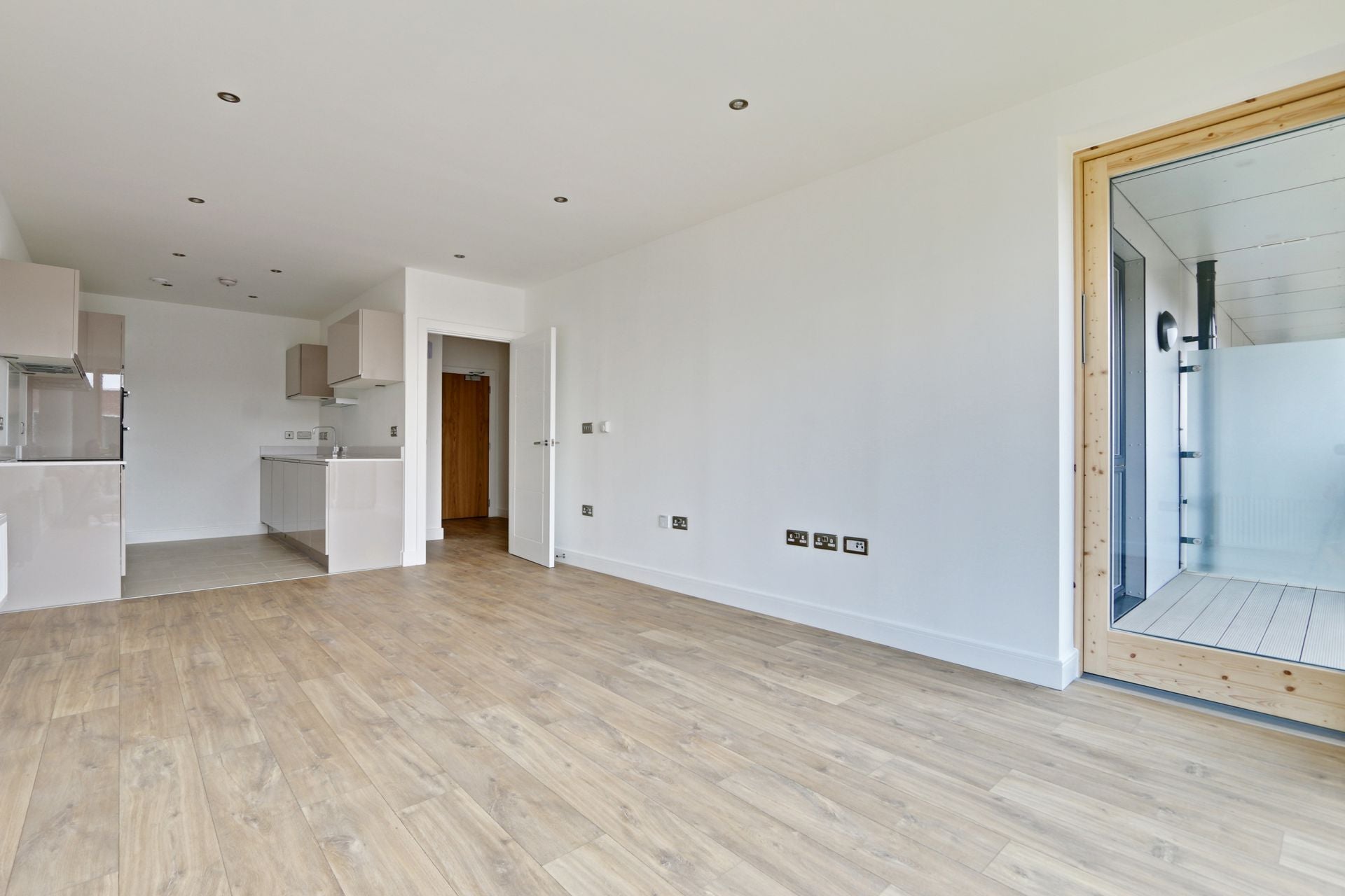 Flat Ebony Crescent in Greater London