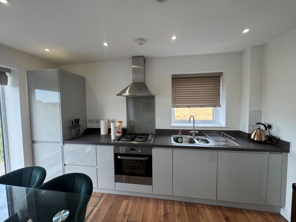 Flat Maverick Drive in South Ockendon