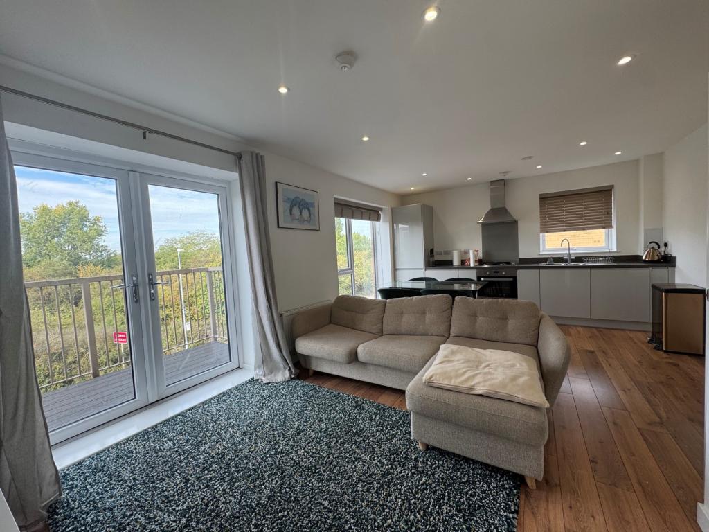 Flat Maverick Drive in South Ockendon