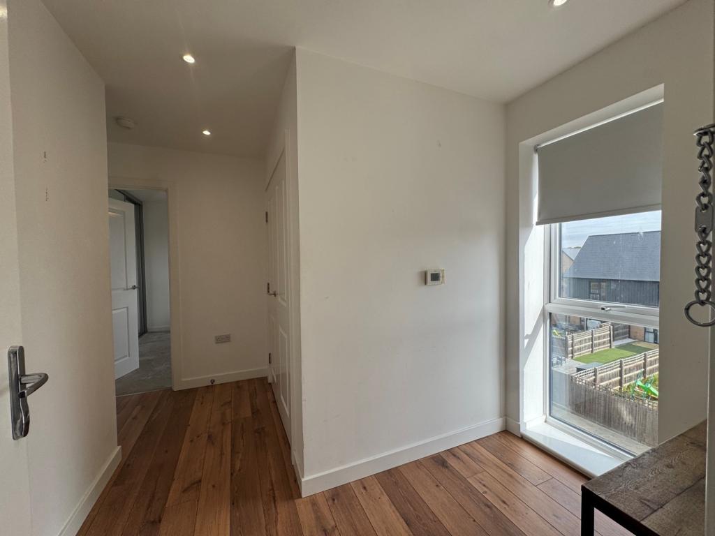 Flat Maverick Drive in South Ockendon