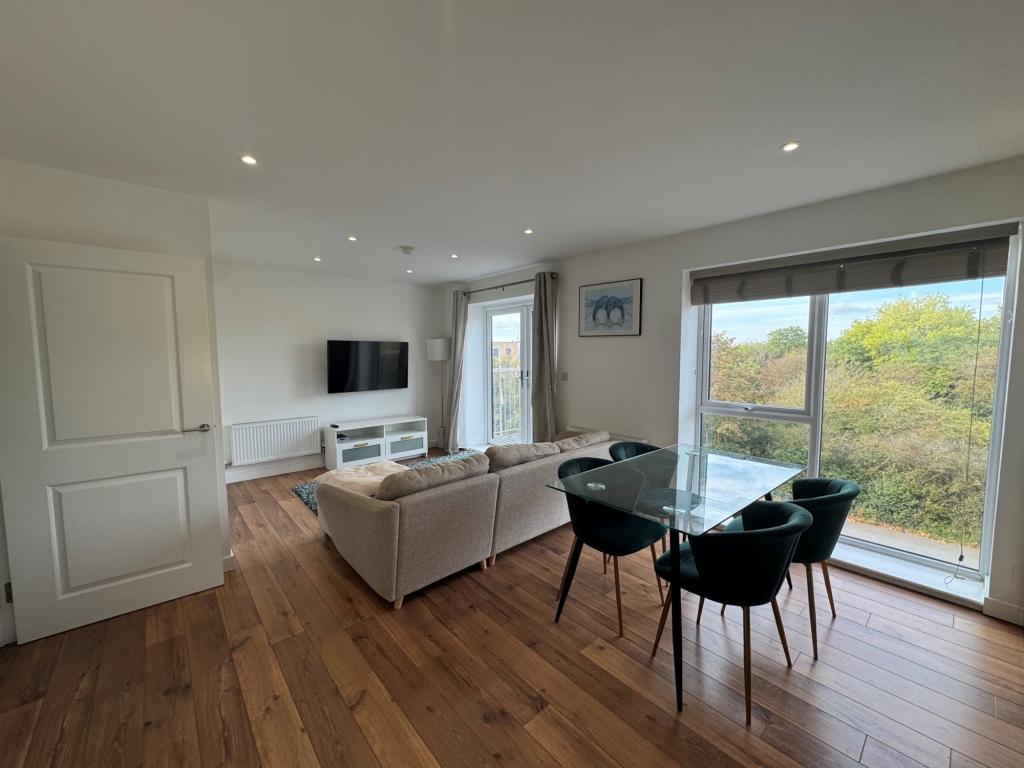 Flat Maverick Drive in South Ockendon