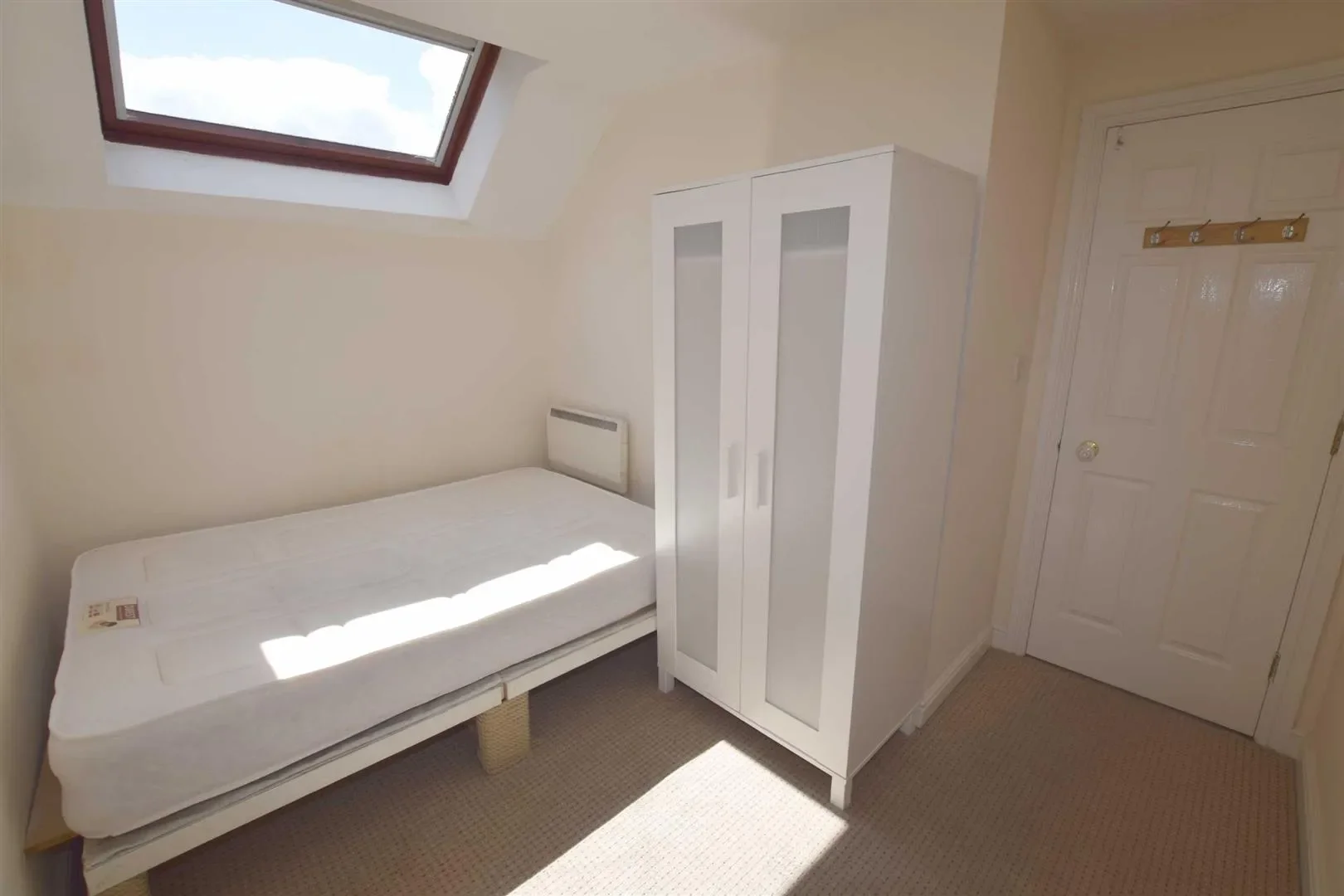 Flat Barton Close in Greater London