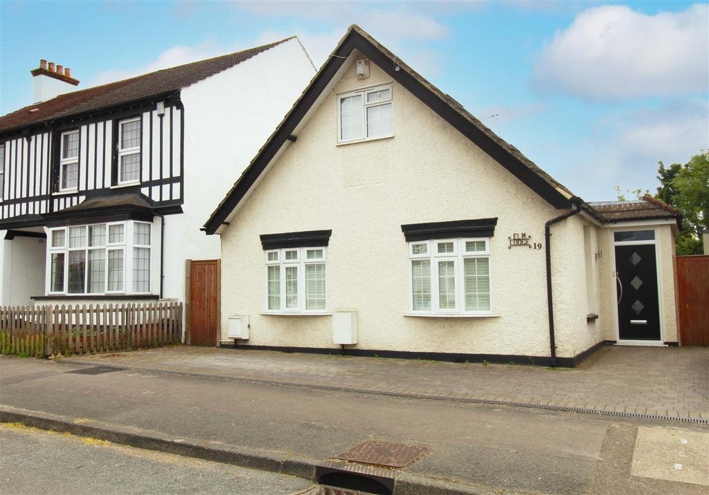 House Elmbrook Road in Greater London