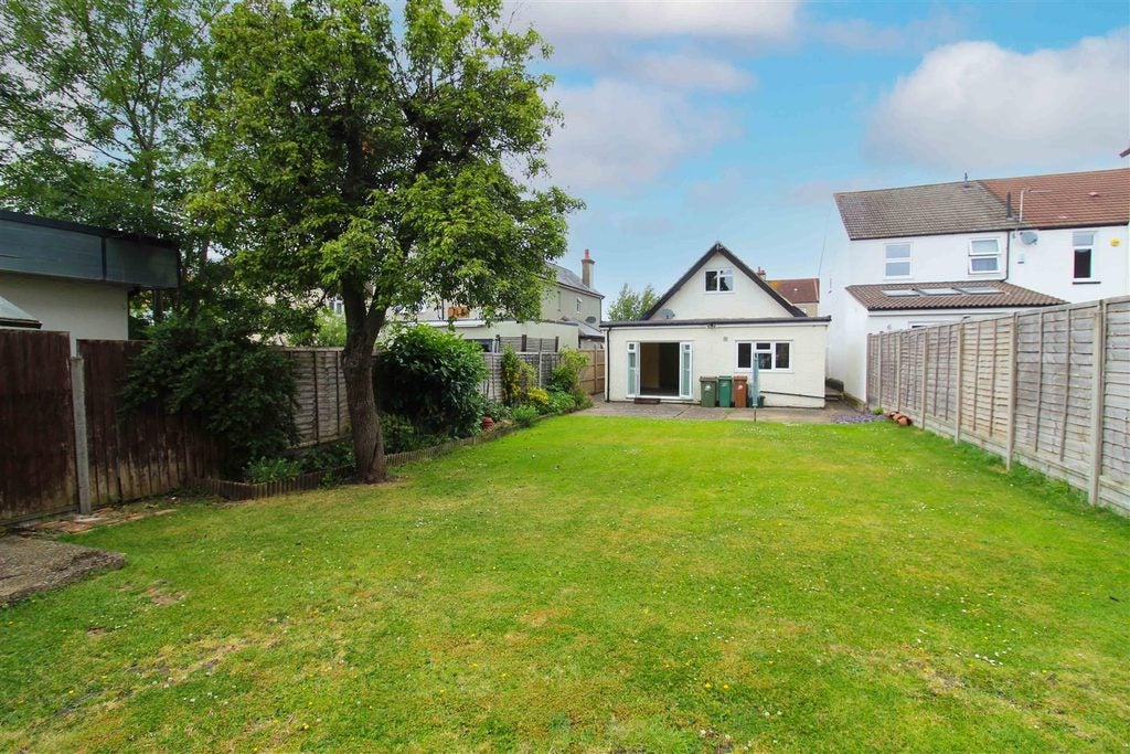 House Elmbrook Road in Greater London