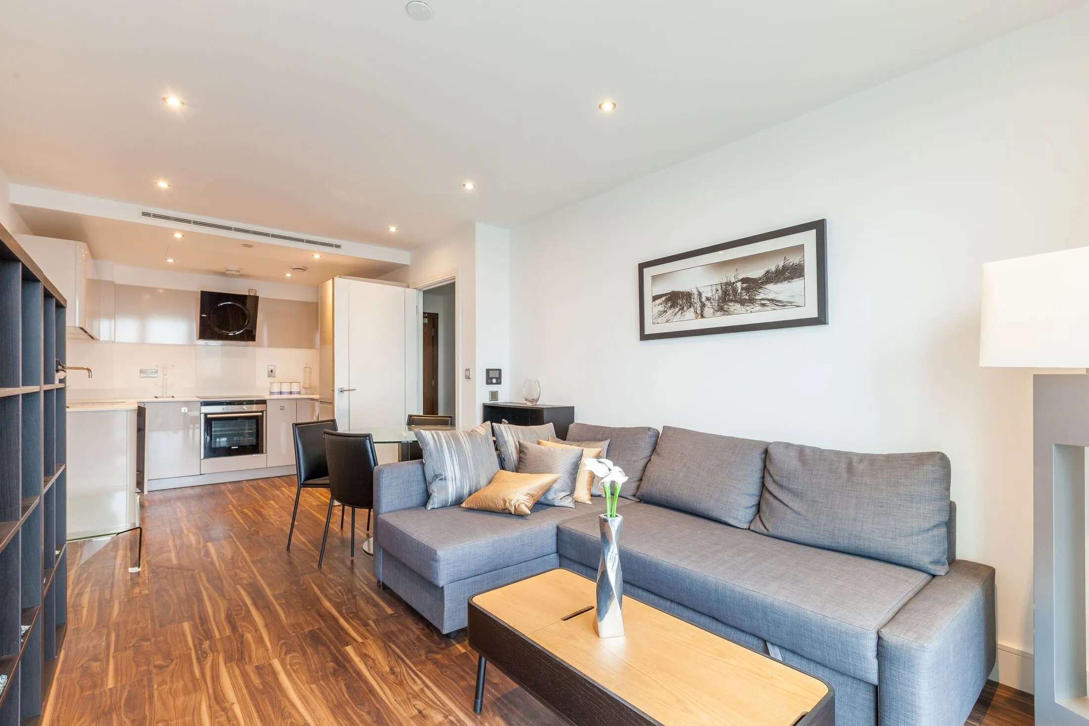 Flat Commercial Road in Greater London