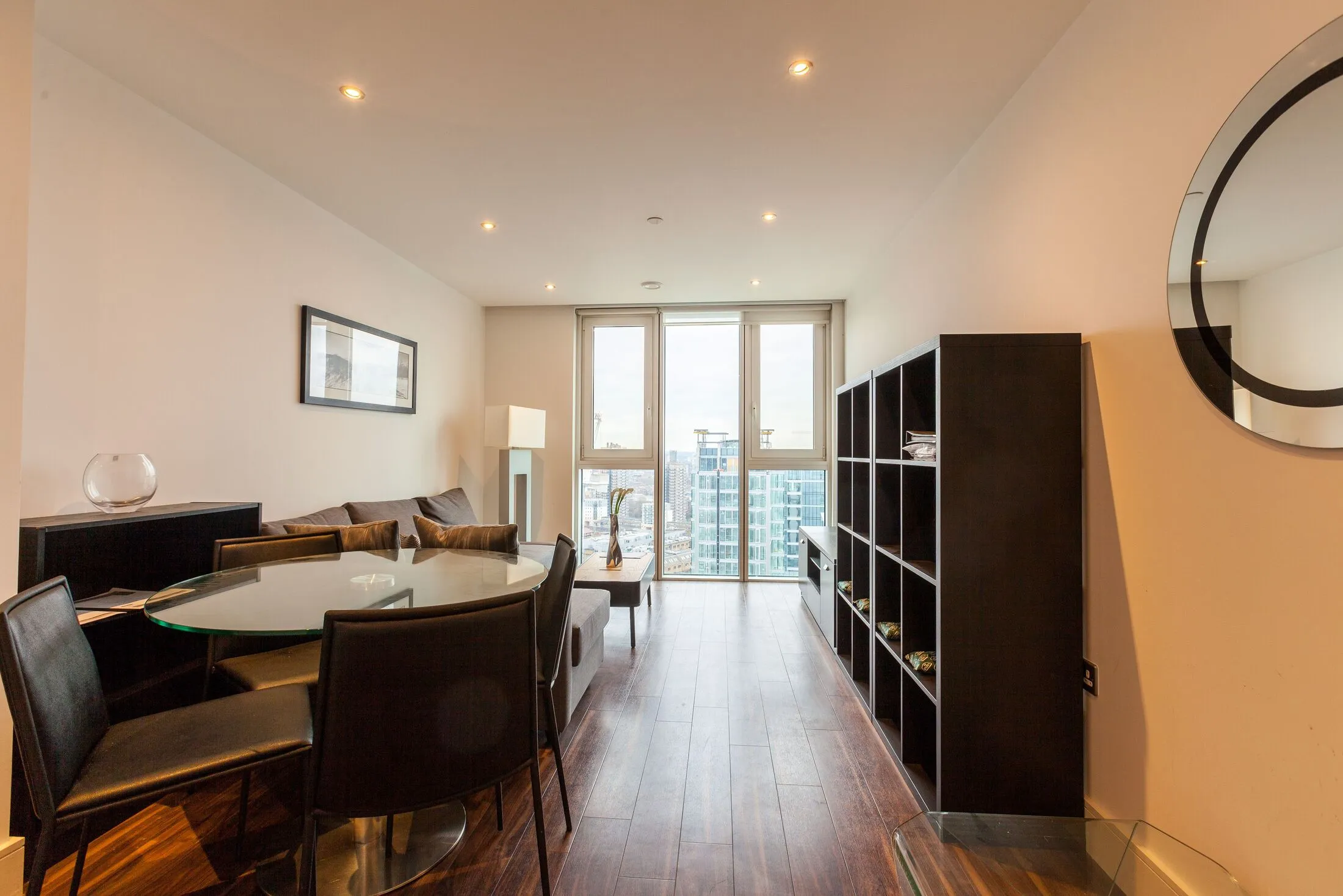 Flat Commercial Road in Greater London