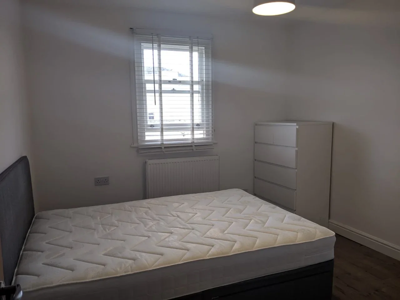 Flat Coldharbour Lane in Greater London