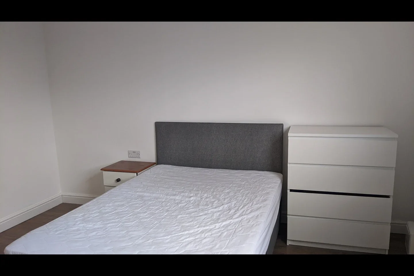 Flat Coldharbour Lane in Greater London