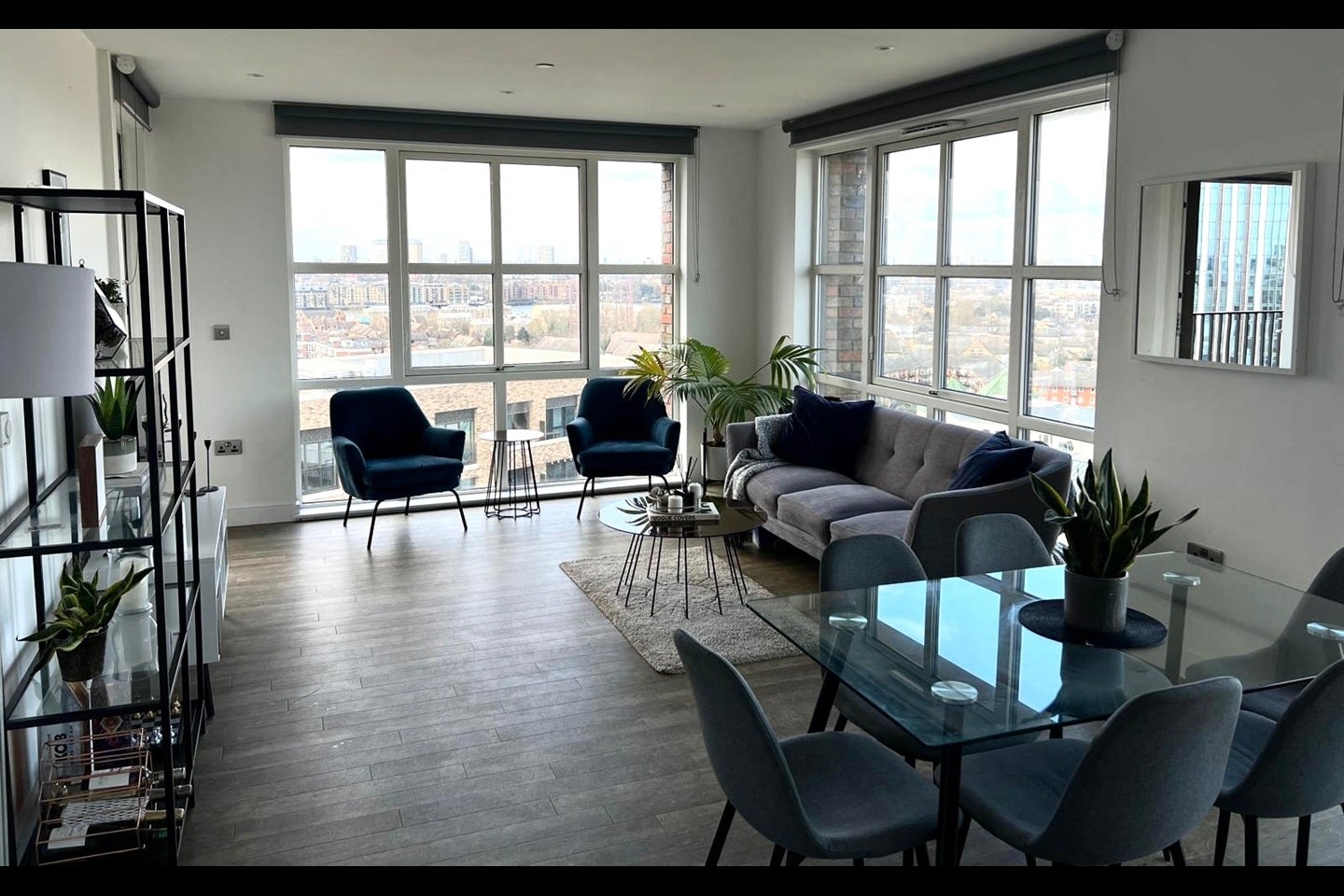 Room Surrey Quays Road in Greater London