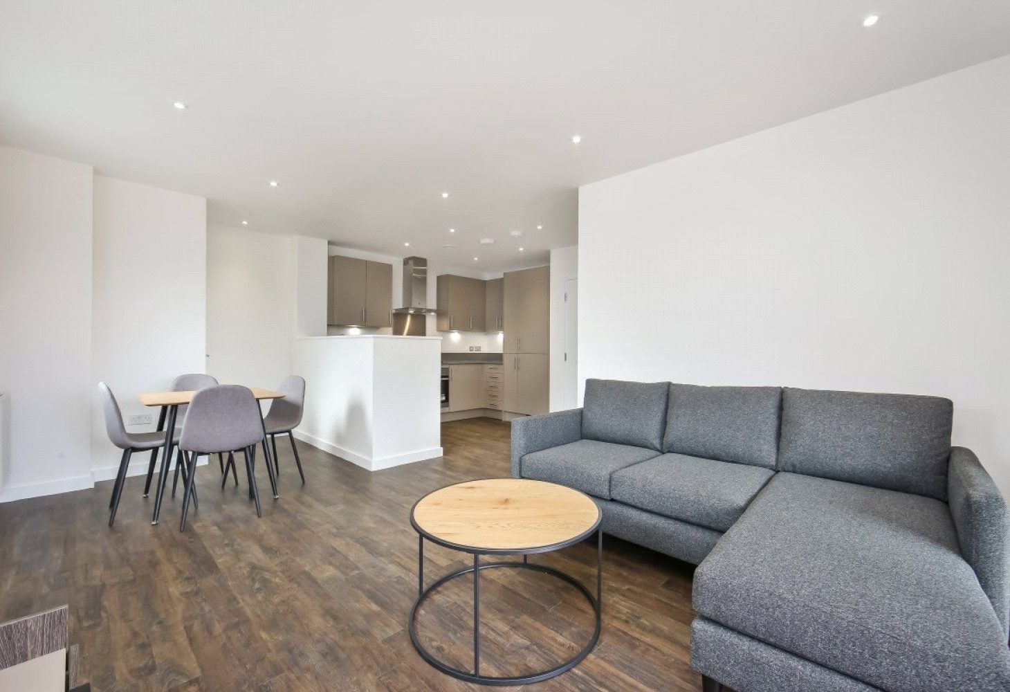 Flat Cezanne Road in Greater London