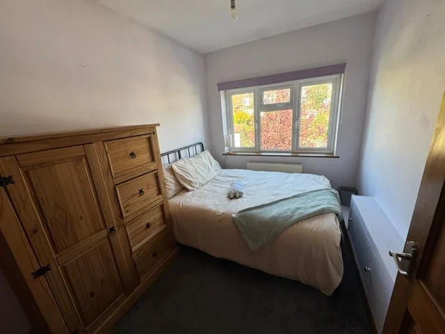 Room Iris Crescent in Greater London